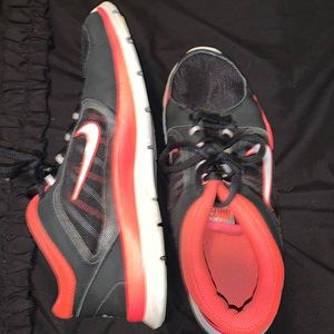 Used Nike tennis shoes